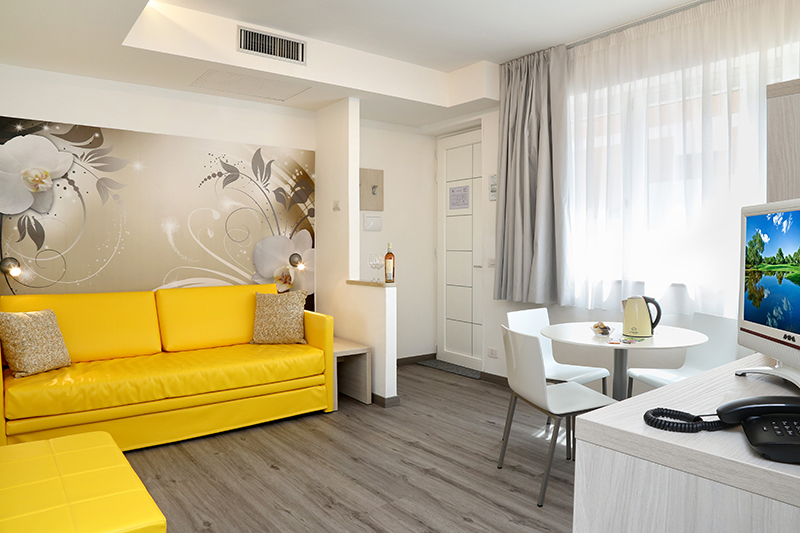 FAMILY ROOM Hotel Orchidea Bardolino (Lago di Garda / Lake Garda)